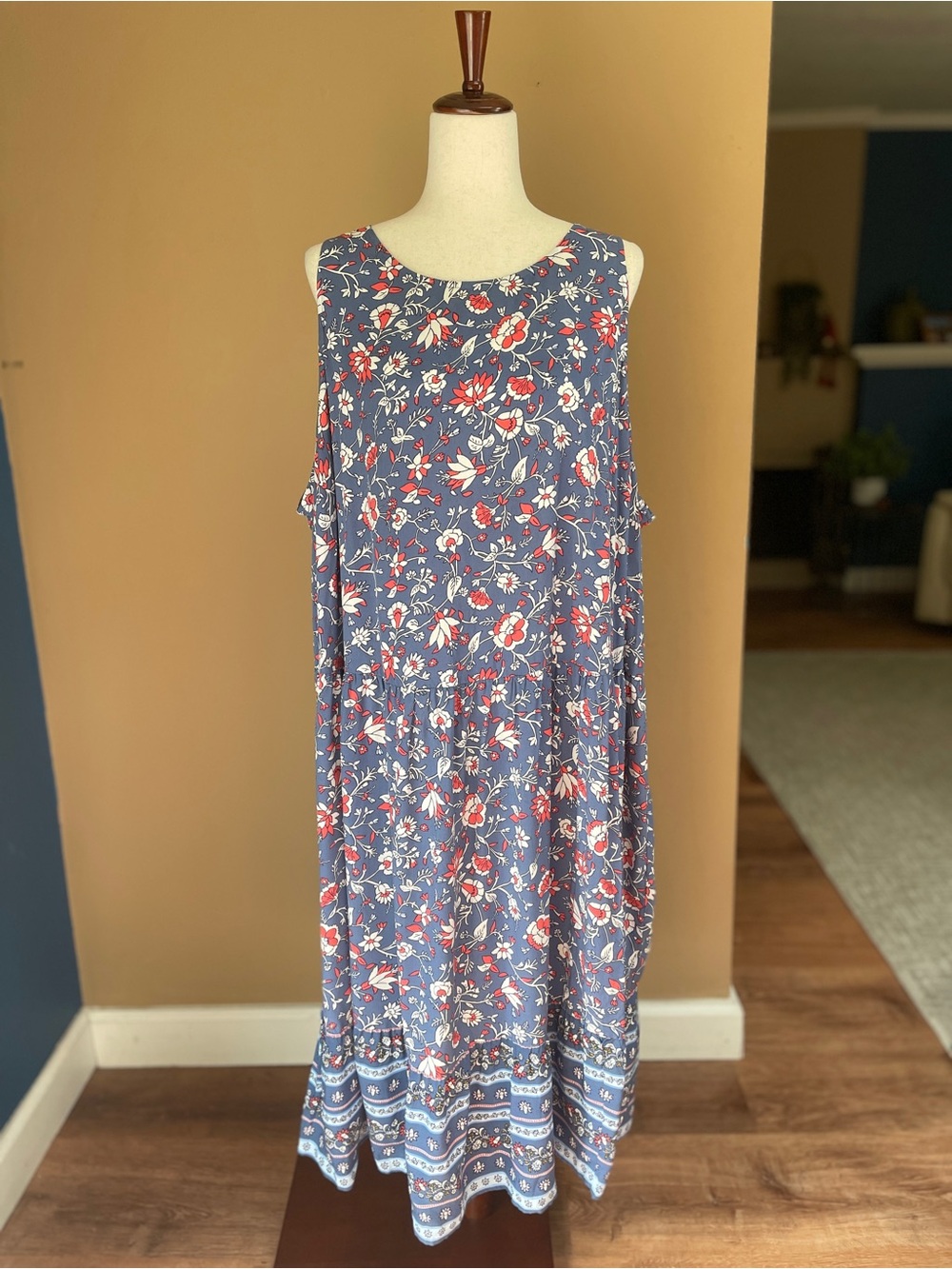 Old Navy Tiered Floral Maxi Dress Size 4X Boho Sleeveless 100% Rayon Flowy